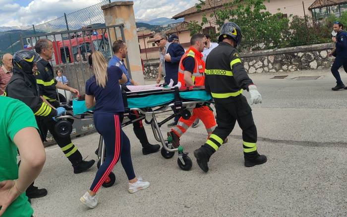 TRAGEDIA ASILO L’AQUILA, GENITORI E BIMBI SOTTO SHOCK: “SCONVOLTI, PREGHIAMO PER I NOSTRI FIGLI”