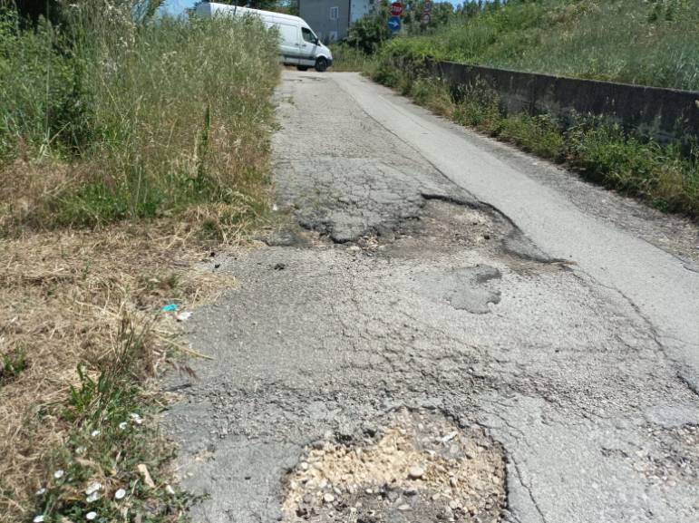LANCIANO: DEGRADO, BUIO E DISCARICHE A CIELO APERTO A FOLLANI. “CONTRADE BUONE SOLO PER ELEZIONI”