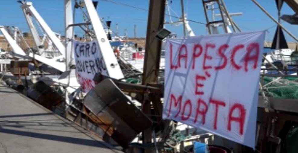 CARO GASOLIO, DA PESCARA ALLARME MARINERIE: “SAREMO COSTRETTI A FERMARCI TUTTI”