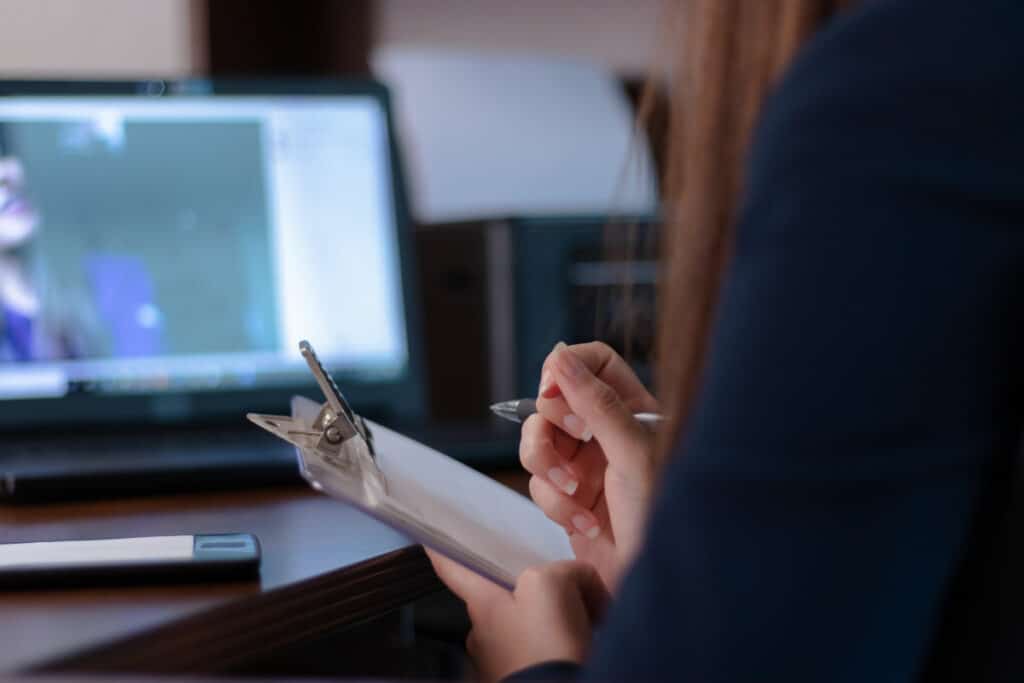 IN ABRUZZO CRESCE RICHIESTA PSICOLOGO ONLINE: META’ DEI CASI LEGATI ALL’ANSIA