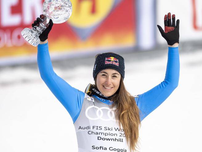 L’AQUILA, LA CAMPIONESSA SOFIA GOGGIA ALLA SCUOLA ISPETTORI E SOVRINTENDENTI GUARDIA DI FINANZA