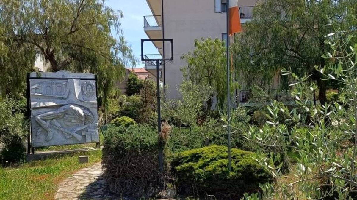 SAN VITO CHIETINO, RIMOSSA TARGA IN RICORDO CADUTI NASSIRIYA. FDI: “COMUNE DISPREZZA VALORI PATRIA”