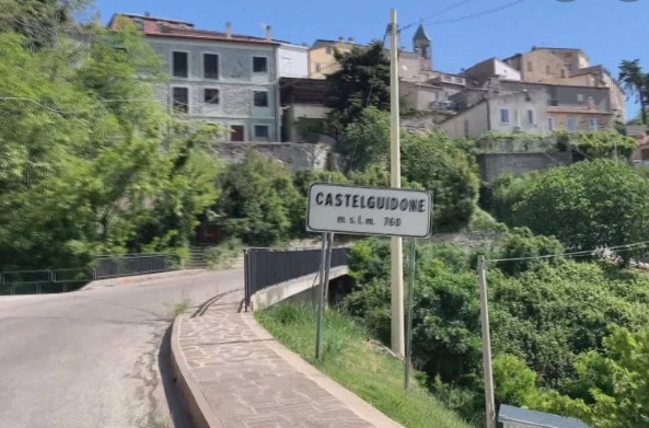 CASTELGUIDONE: ARRIVA COMMISSARIO, DISERTATE URNE, IN CORSA SOLO LISTA DI PUGLIESI NON RESIDENTI