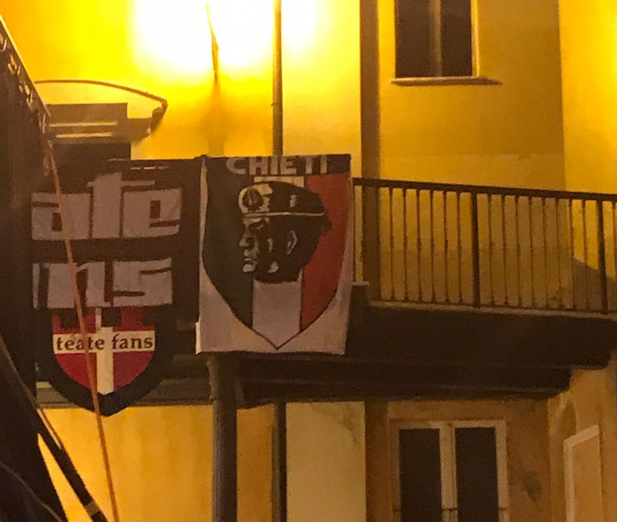 CENTENARIO CHIETI CALCIO: SI, “TIFOSI CON MAGLIETTE MARCIA SU ROMA E  BANDIERA CON EFFIGE MUSSOLINI”