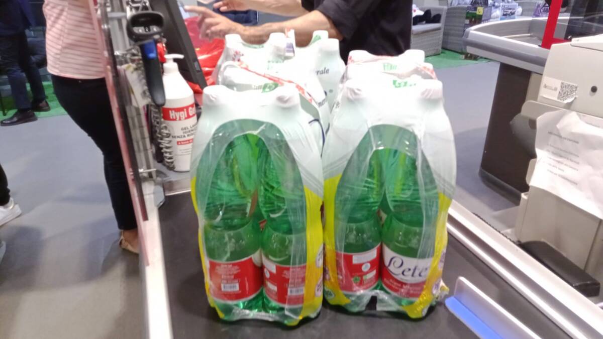 L’AQUILA, ACQUA NON POTABILE: SUPERMERCATI PRESI D’ASSALTO