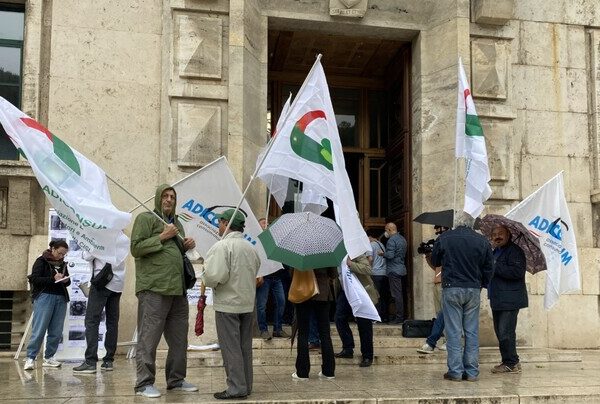 CARO PREZZI: ANCHE A PESCARA MANIFESTAZIONE DELLE PENTOLE VUOTE