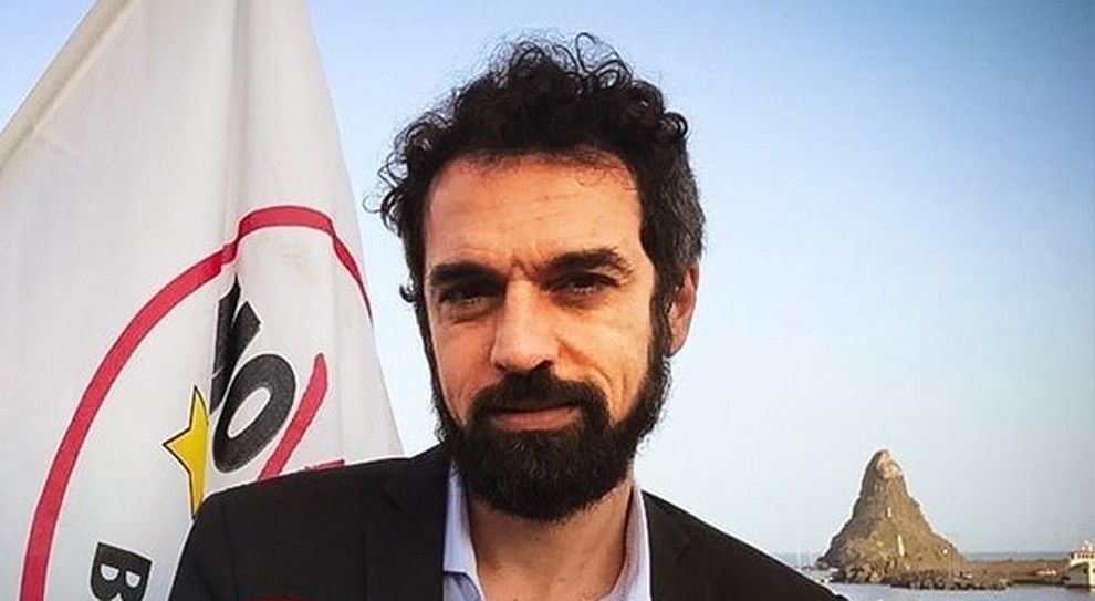 M5S, GIARRUSSO: “ECATOMBE ELETTORALE, SCELTE SUICIDE A L’AQUILA, PALERMO, MESSINA, OVUNQUE”