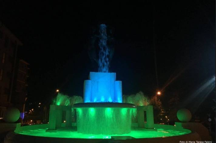 L’AQUILA: GIORNATA DELLE PERSONE SCOMPARSE, LA FONTANA LUMINOSA SI COLORA DI VERDE