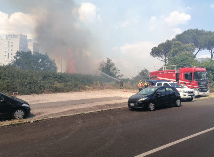 INCENDI ROMA, SQUADRE VIGILI DEL FUOCO ANCHE DALL’ABRUZZO