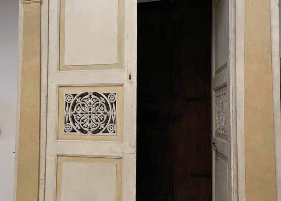 L’AQUILA, RAID CONVENTO CLAUSURA: CACCIA A 4 RAGAZZI, DUE NUDI, SESSO NEL CONFESSIONALE?