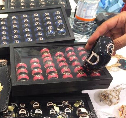 “STOP FAKE”. MAXISEQUESTRO A PESCARA DI QUASI 50 MILA PEZZI DI BIJOUX TOSSICI E CONTRAFFATTI