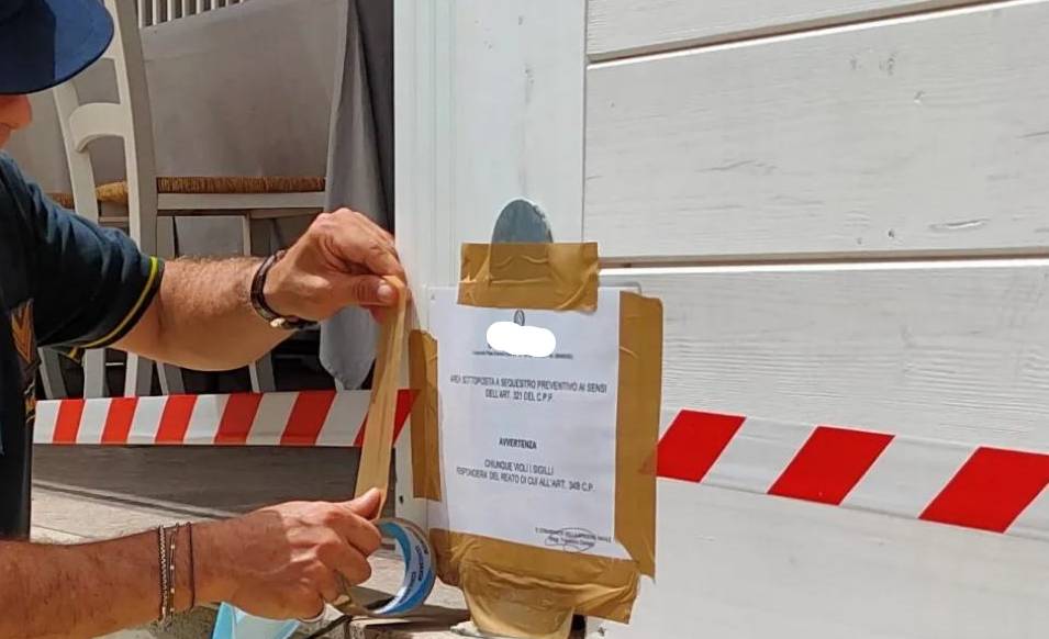 MONTESILVANO, ABUSI EDILIZI E PERCETTORE RDC AL LAVORO IN NERO: SEQUESTRATO STABILIMENTO BALNEARE