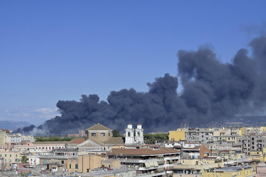 INCENDIO ROMA, VIGILI DEL FUOCO: SITUAZIONE SOTTO CONTROLLO