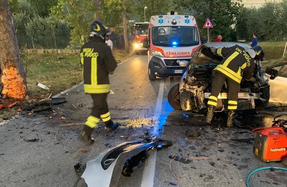 VILLA LEMPA: AUTO SI SCHIANTA CONTRO ALBERO, IN GRAVISSIME CONDIZIONI RAGAZZA 23ENNE