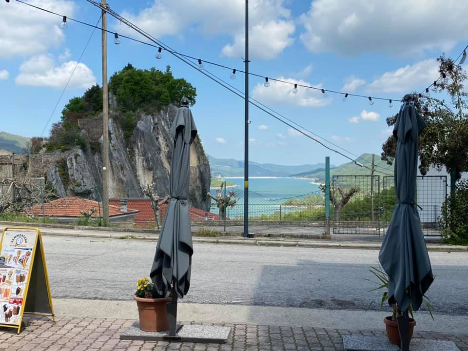 BOLLETTE RECORD NEL BAR DEL PAESE PIU’ PICCOLO D’ABRUZZO: “COSI’ RISCHIO CHIUSURA ENTRO DICEMBRE”