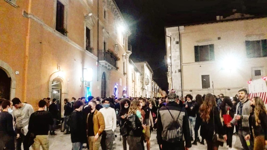 MOVIDA L’AQUILA: FIPE, “SI’ AL DECORO E SICUREZZA, MA CON SOLUZIONI CONDIVISE”