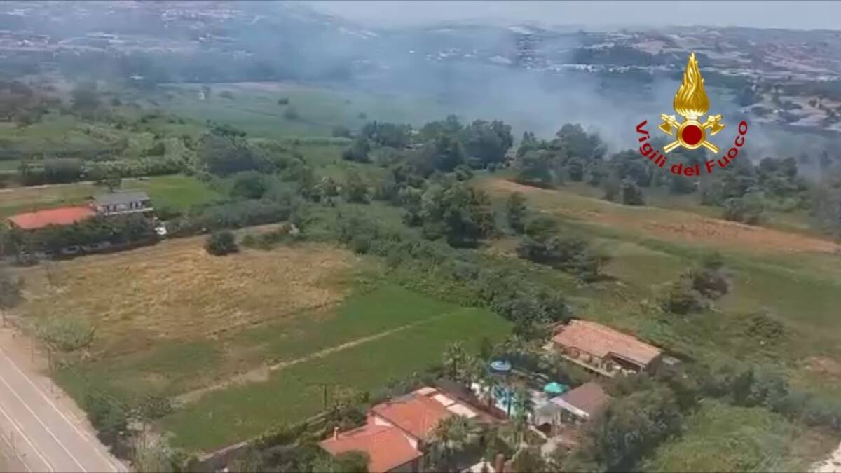 INCENDIO A CITTA’ SANT’ANGELO: IN CORSO BONIFICA AREA
