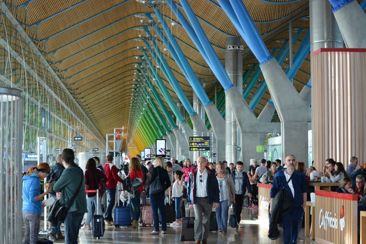 COVID: TORNA AD ALZARSI LIVELLO DI CONTROLLO, SCREENING AEROPORTI, RIAPERTURA AREE TEST