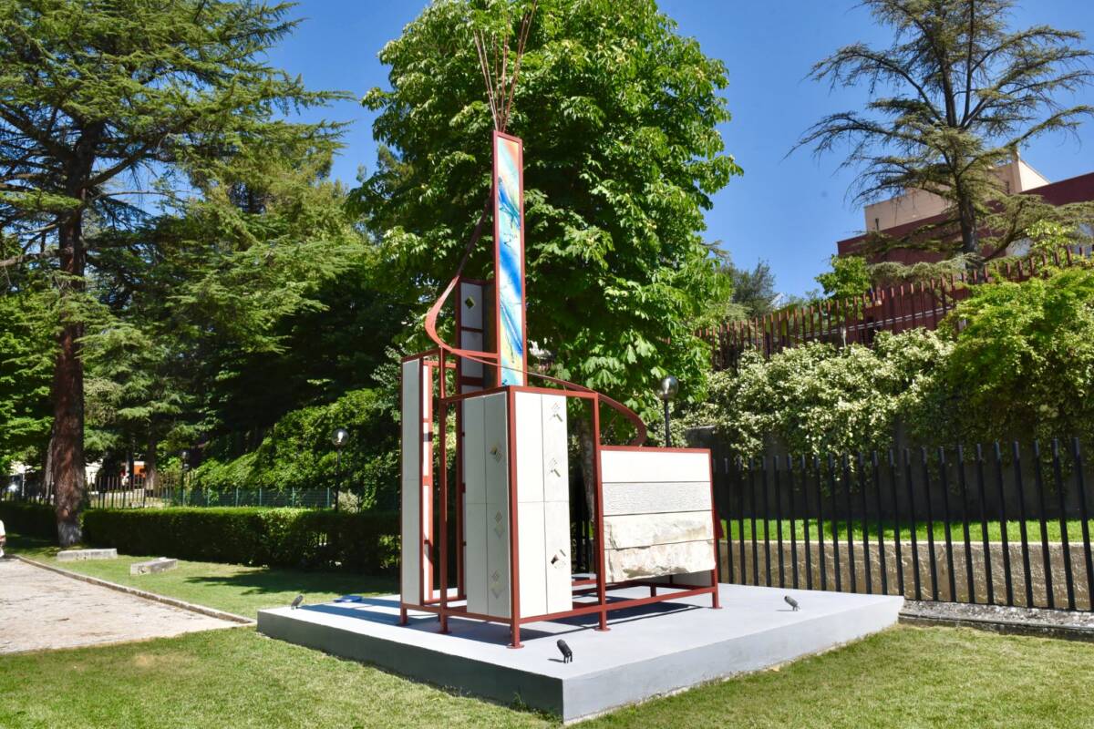 L’AQUILA: INAUGURATO ALL’EMICICLO IL MONUMENTO “REBIRTH – RINASCITA”