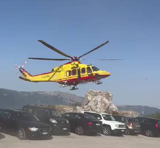 AGGRESSIONE SCHOCK A CALASCIO: UOMO PRENDE A SASSATE LA MADRE, INTERVENTO SOCCORRITORI E CARABINIERI