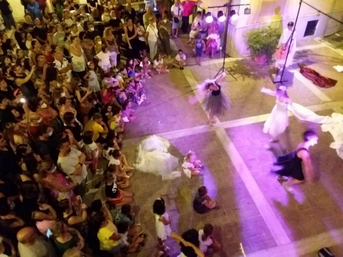 IN MIGLIAIA NEL BORGO DI SPOLTORE PER LA NOTTE DI STREGHE E VAMPIRE