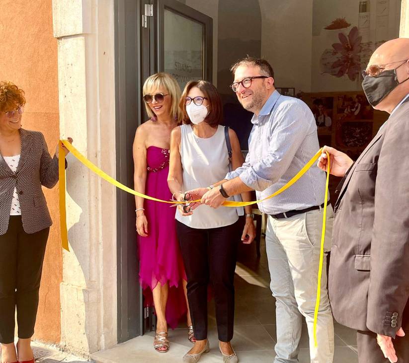 L’AQUILA: INAUGURATO IL TEMPORARY STORE DI TINDORA IN PIAZZA DUOMO