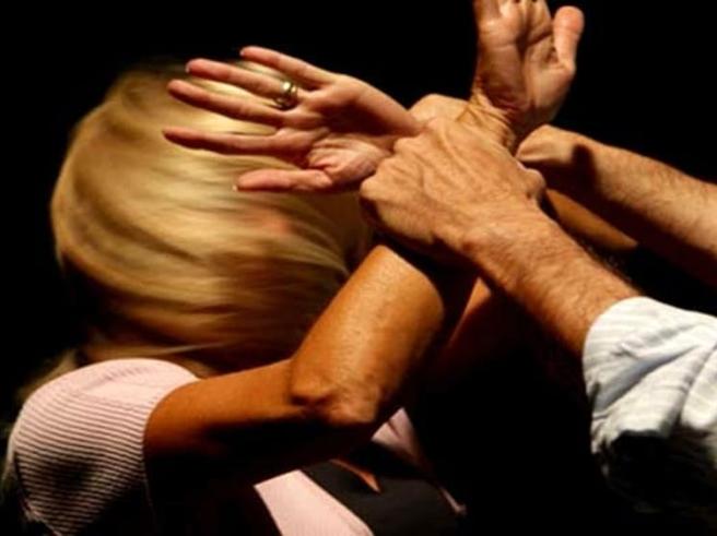 AVEZZANO: PICCHIA LA MOGLIE DAVANTI AL FIGLIO MINORENNE, DENUNCIATO UOMO E ALLONTANATO DA CASA
