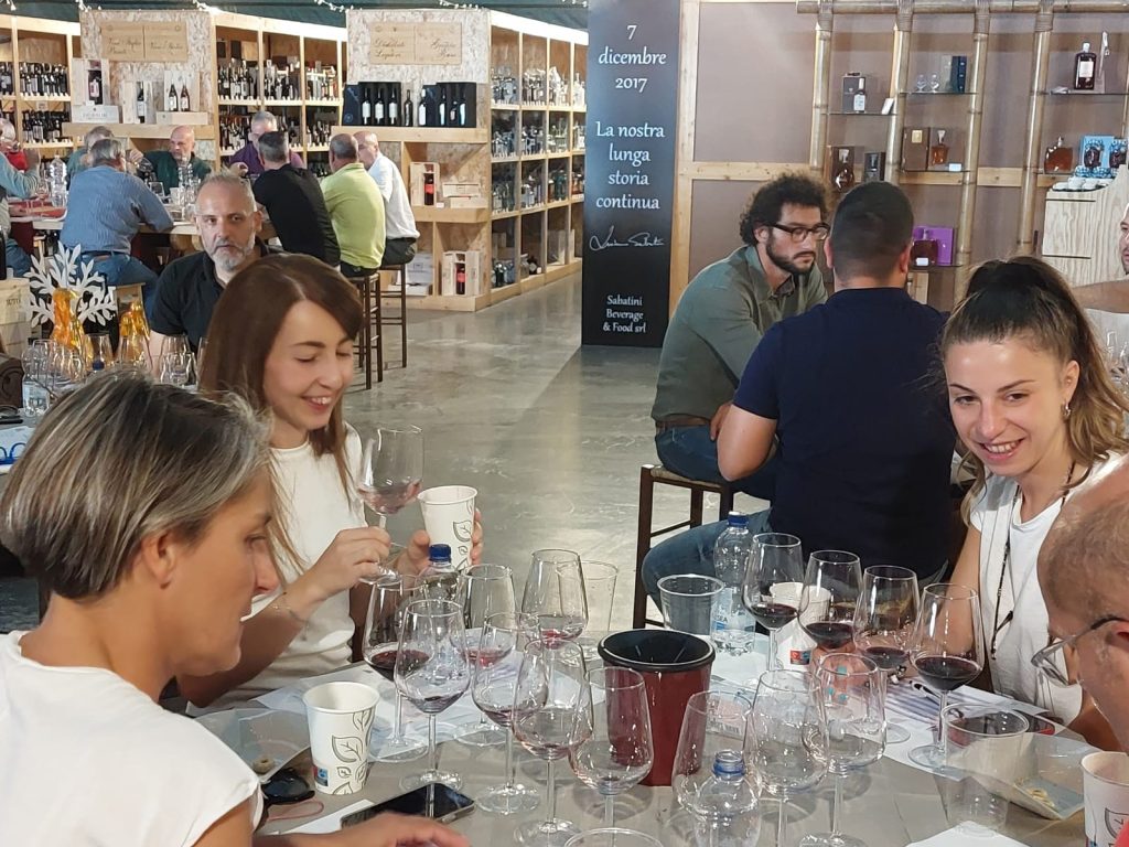 GIRONI DIVINI: A TAGLIACOZZO TRE GIORNI DEDICATI ALLE ECCELLENZE DEL VINO ABRUZZESE