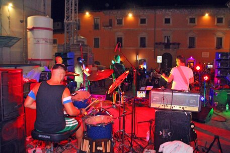 MOVIDA L’AQUILA: ASSOCIAZIONE CENTRO STORICO CONTRO “ASPETTANDO LA PERDONANZA” A PIAZZA CHIARINO