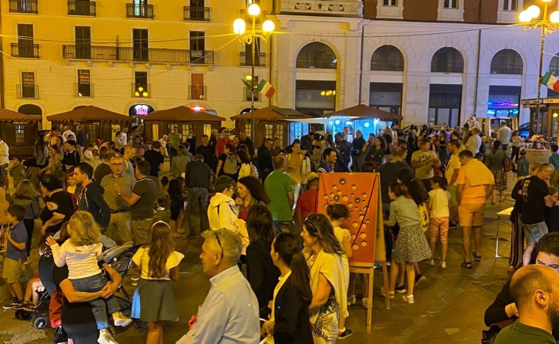 L’AQUILA, MUSICA FINO ALLE DUE DI NOTTE: DA CITTADINI PER CENTRO STORICO DIFFIDA AL SINDACO