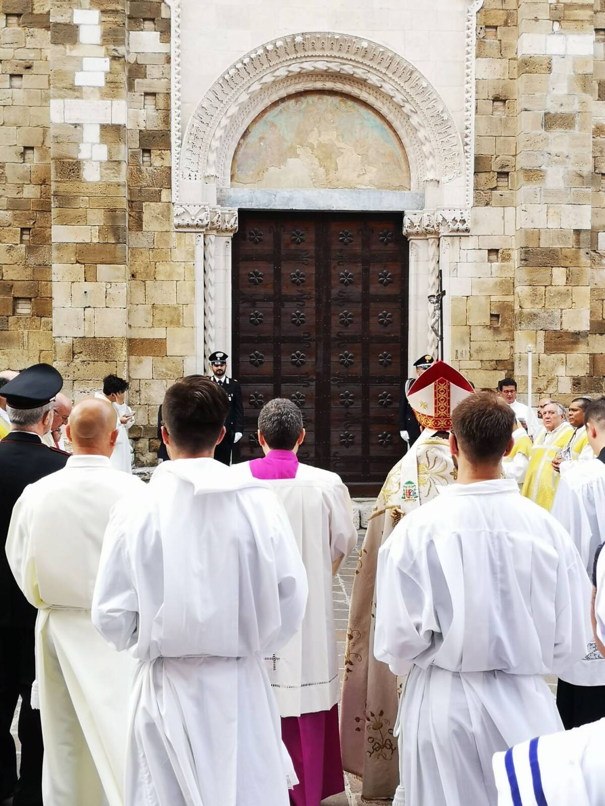 ATRI: DOMENICA SI RINNOVA IL RITO DELL’APERTURA DELLA PORTA SANTA