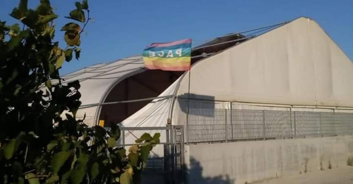 L’AQUILA: TENSOSTRUTTURA SCUOLA MEDIA PAGANICA, CEDE PARTE DELLA COPERTURA. “INTERVENIRE SUBITO”