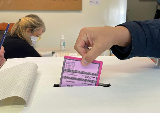 VERSO IL VOTO: ASTENUTI E INDECISI SALGONO AL 42%. DOMANI MELONI A L’AQUILA, ZINGARETTI A CELANO