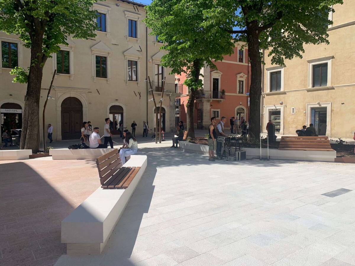 L’AQUILA: VERINI, “PIAZZA REGINA MARGHERITA PULITA DA ASM GIÀ 27 VOLTE, LOCALI PARTECIPINO AI COSTI”