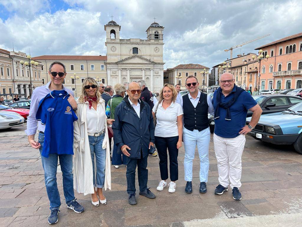 ASSOCIAZIONE ROTARIANI AUTOMOBILI CLASSICHE: TAPPA A L’AQUILA DEL TOUR ABRUZZESE