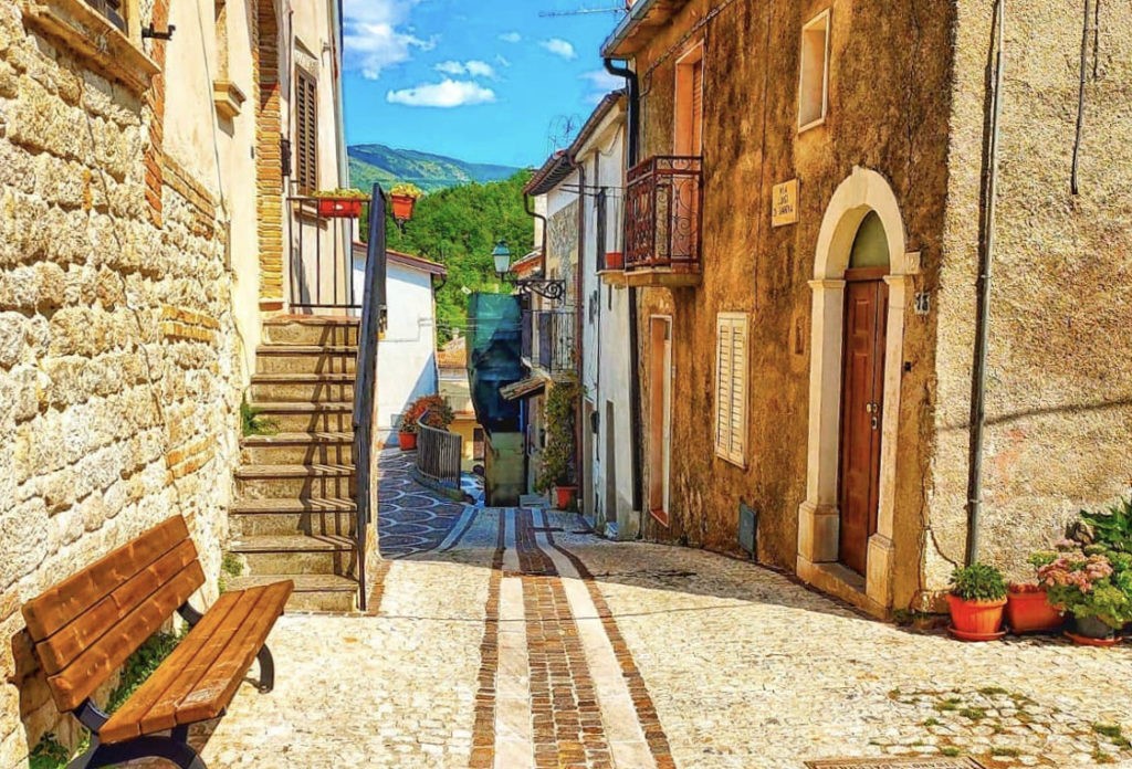CASE IN ABRUZZO: PIU’ 40% RICHIESTE DALL’ESTERO, BOOM DA USA E GRAN BRETAGNA