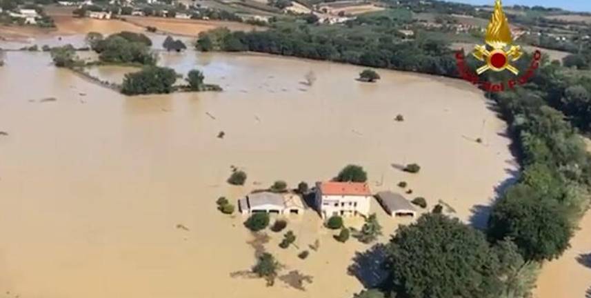 NUBIFRAGIO NELLE MARCHE: ALMENO 9 MORTI, QUATTRO I DISPERSI, TRA LORO DUE BAMBINI