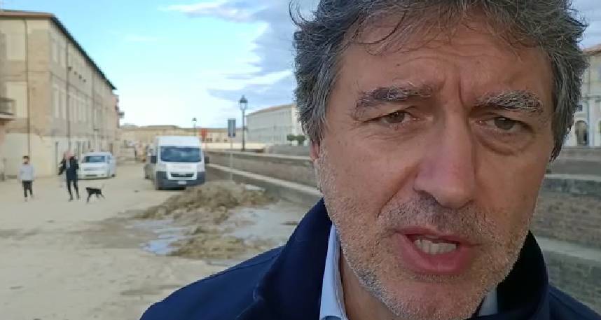 ALLUVIONE MARCHE, MARSILIO A SENIGALLIA: “QUI PER RINGRAZIARE VOLONTARI”