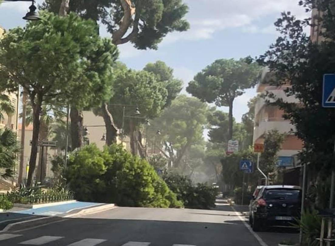 MALTEMPO, RAFFICHE DI VENTO FINO 122 KM/H: TRE FERITI, INIZIA CONTA DANNI IN ABRUZZO