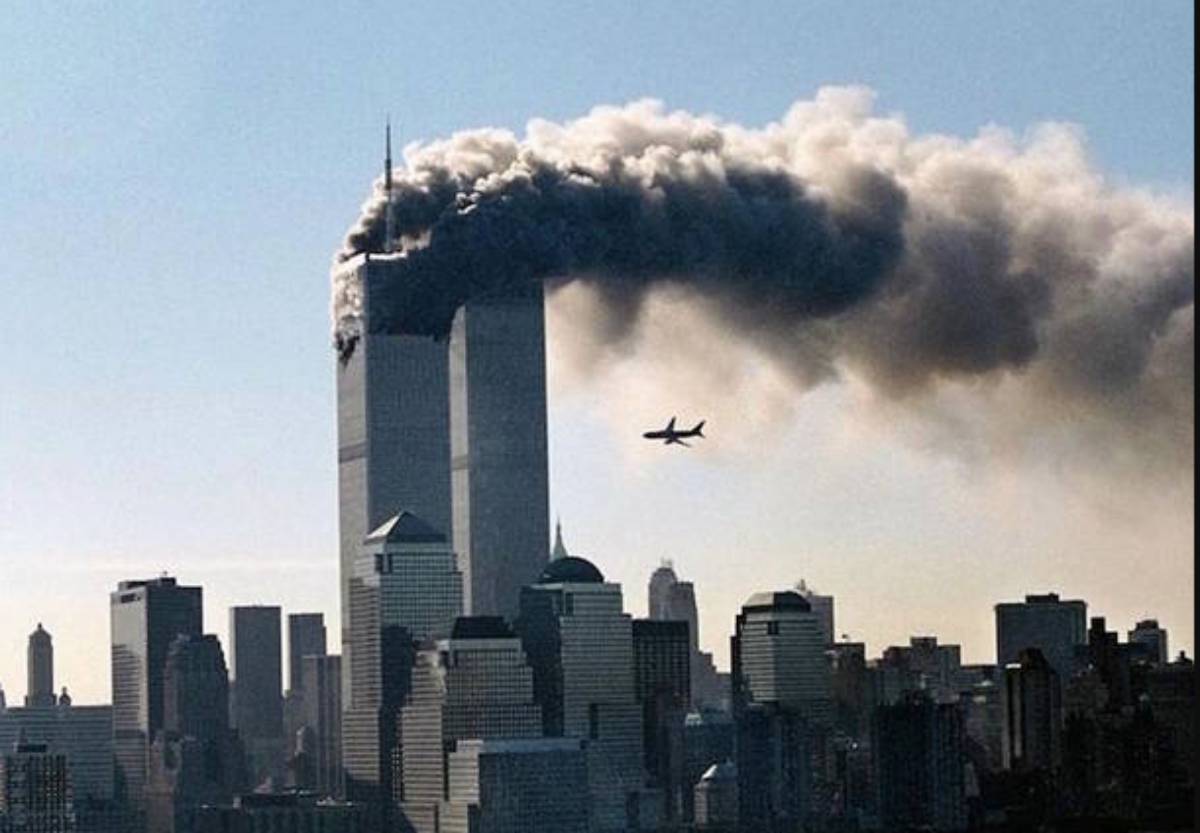 11 SETTEMBRE: 21 ANNI FA L’ATTACCO ALLE TORRI GEMELLE, ANNIVERSARIO TRA LE POLEMICHE