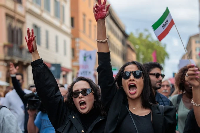 RIVOLTA IN IRAN: DOMENICA INCONTRO A ORTONA CON ESMAIL MOHADES CHE PRESENTA IL SUO LIBRO