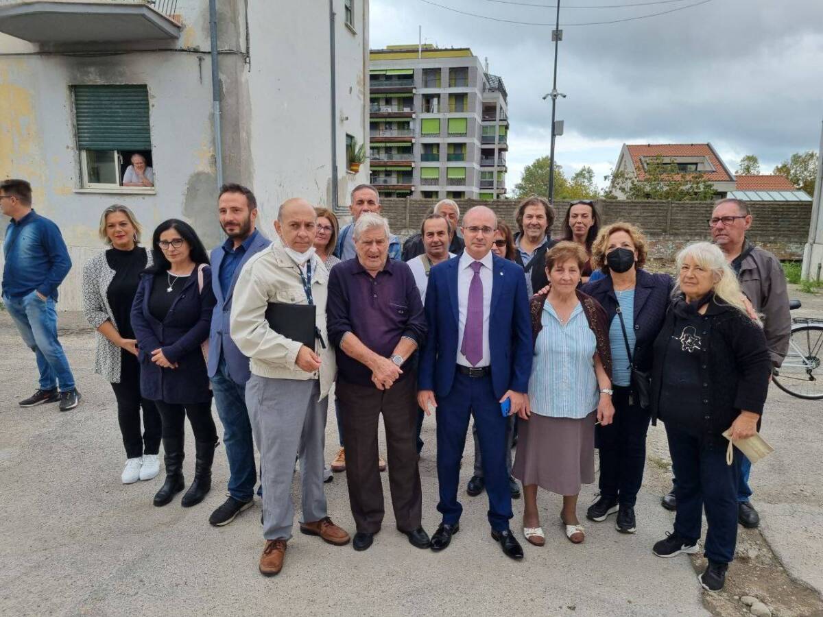 PESCARA, BRONX VIA RIGOPIANO: SPACCIO, ALLACCI ABUSIVI, GOMME TAGLIATE A CHI DENUNCIA