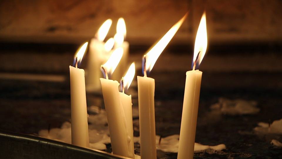 CARO ENERGIA: VESCOVO FORTE, “MOLTE RICHIESTE DI AIUTO”.  “ANCHE PARROCI RISPARMINO LUCE E GAS”