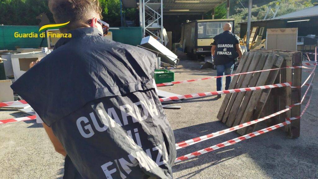 MONTESILVANO: SEQUESTRATA DISCARICA ABUSIVA, DUE DENUNCE, TROVATA ANCHE COCAINA
