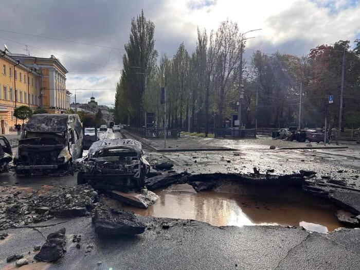 GUERRA UCRAINA: LA RUSSIA BOMBARDA KIEV, MORTI E FERITI, ATTACCHI ANCHE IN ALTRE CITTÀ