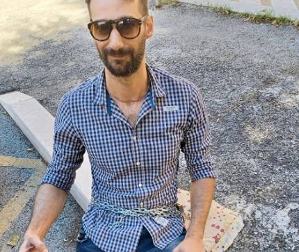 LANCIANO: LICENZIATO DUE VOLTE SI INCATENA DAVANTI A TRIBUNALE, “LOGICHE SPIETATE”