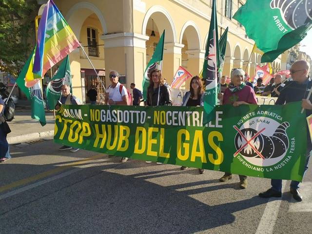 MANIFESTAZIONE ANCONA CONTRO DISASTRI AMBIENTALI, PRESENTE ANCHE I NO METANODOTTO SNAM DI SULMONA