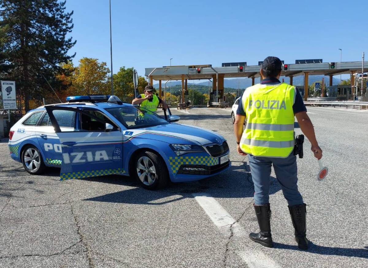 SFRECCIA IN A-24 A 229 CHILOMETRI ORARI: POLSTRADA   L’AQUILA RITIRA PATENTE A UN AUTOMOBILISTA