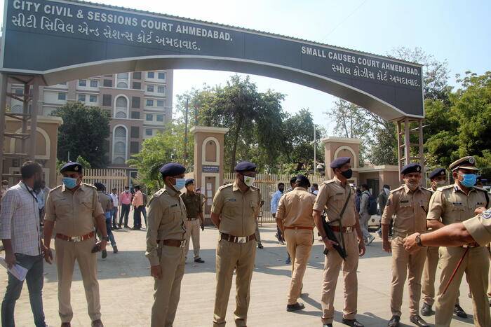 WRITER ARRESTATI IN INDIA, SINDACO SPOLTORE: “DANIELE STARINIERI STA BENE”
