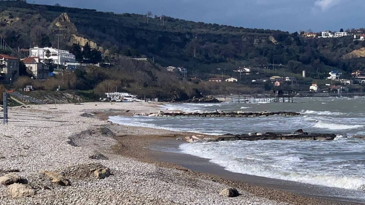 SPIAGGE ABRUZZO: LEGAMBIENTE, “AUMENTA L’EROSIONE, URGENTE LO STOP A CEMENTIFICAZIONE”